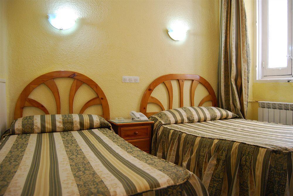 Hostal La Perla Asturiana Madrid Exterior photo