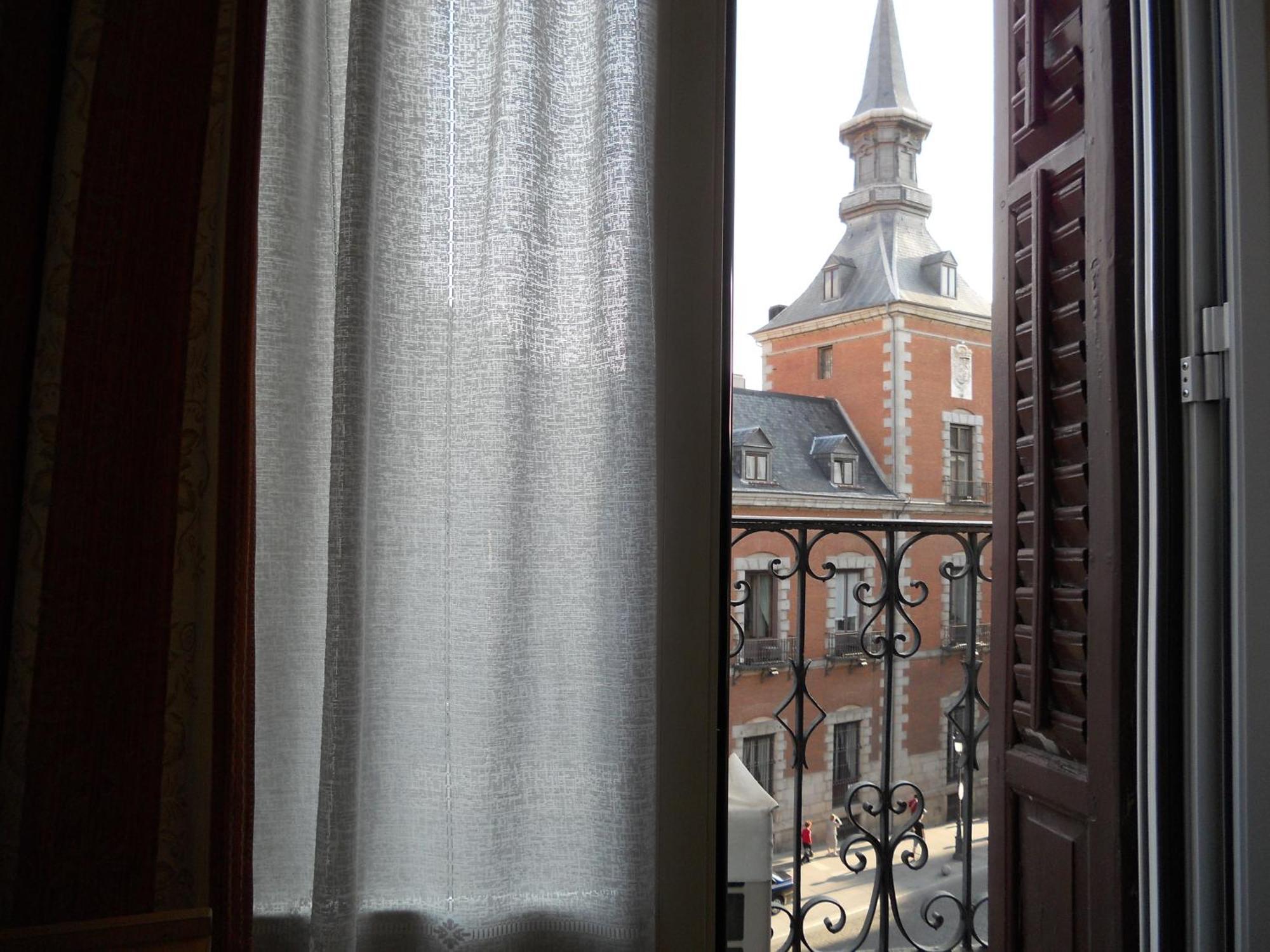 Hostal La Perla Asturiana Madrid Exterior photo