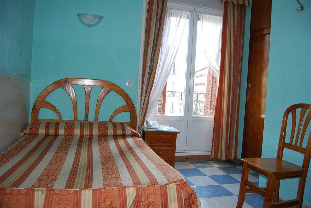 Hostal La Perla Asturiana Madrid Exterior photo