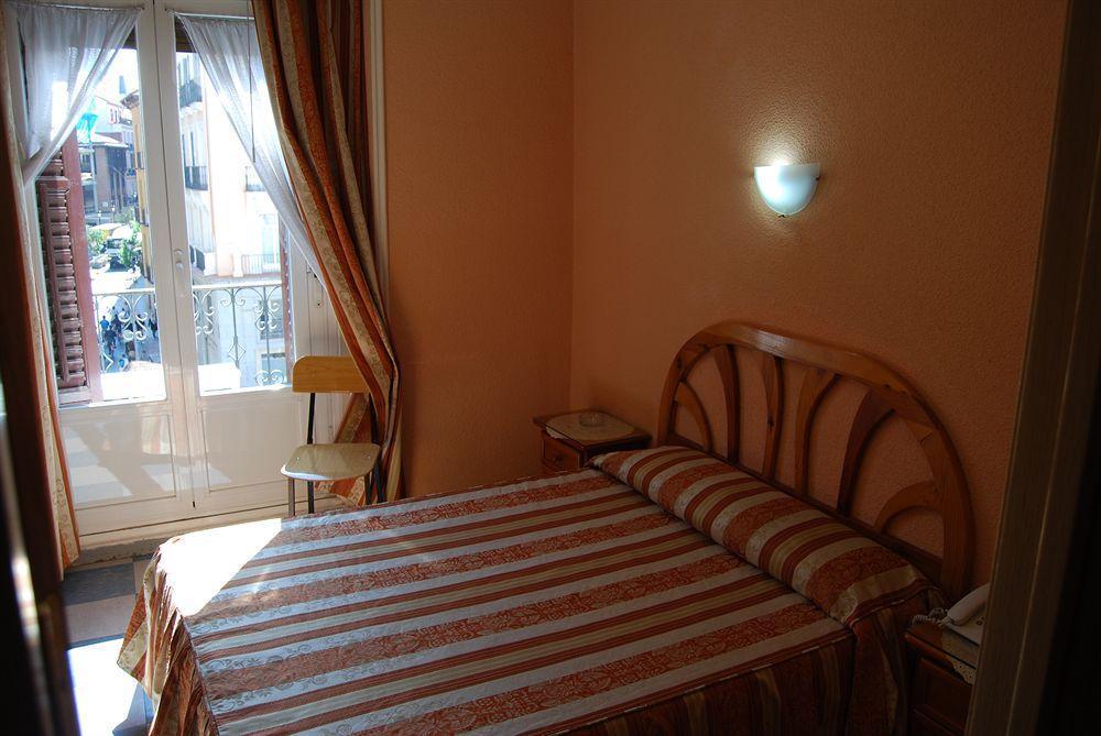 Hostal La Perla Asturiana Madrid Exterior photo