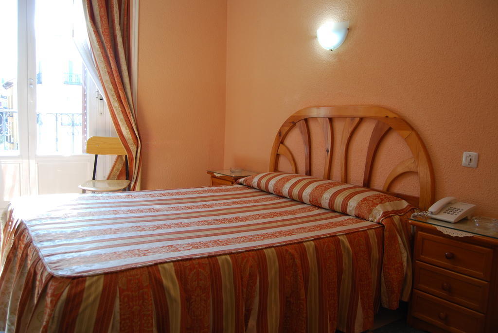 Hostal La Perla Asturiana Madrid Exterior photo