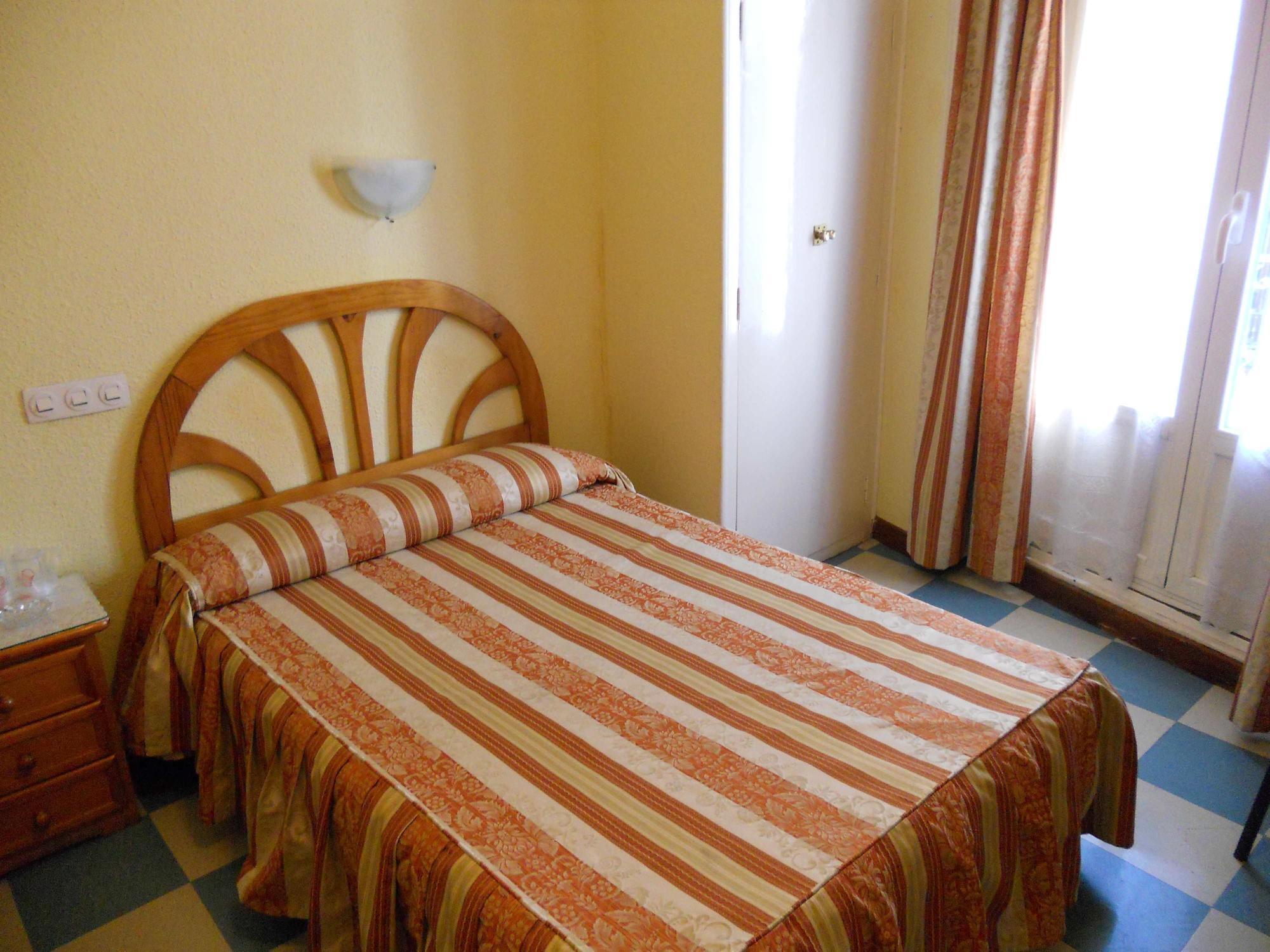 Hostal La Perla Asturiana Madrid Exterior photo