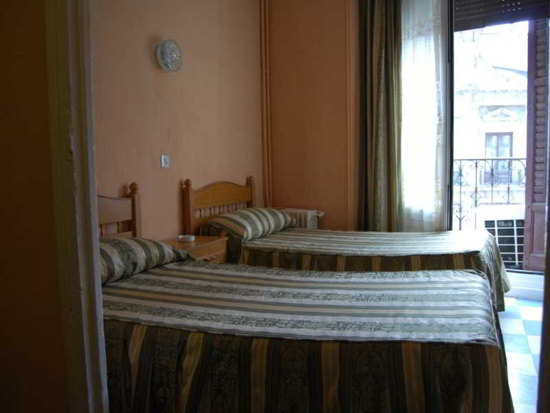Hostal La Perla Asturiana Madrid Exterior photo