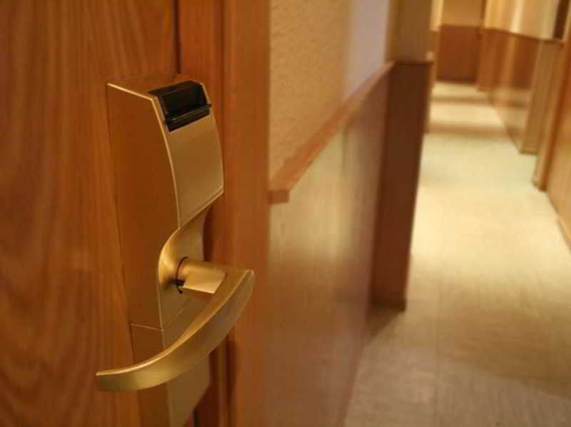 Hostal La Perla Asturiana Madrid Exterior photo