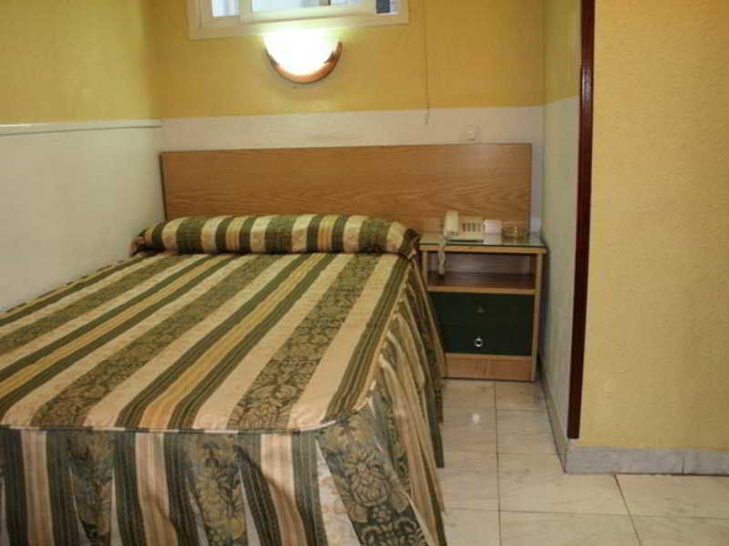 Hostal La Perla Asturiana Madrid Exterior photo