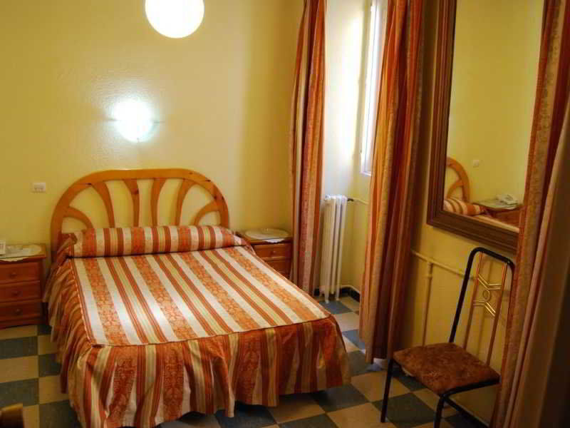 Hostal La Perla Asturiana Madrid Exterior photo