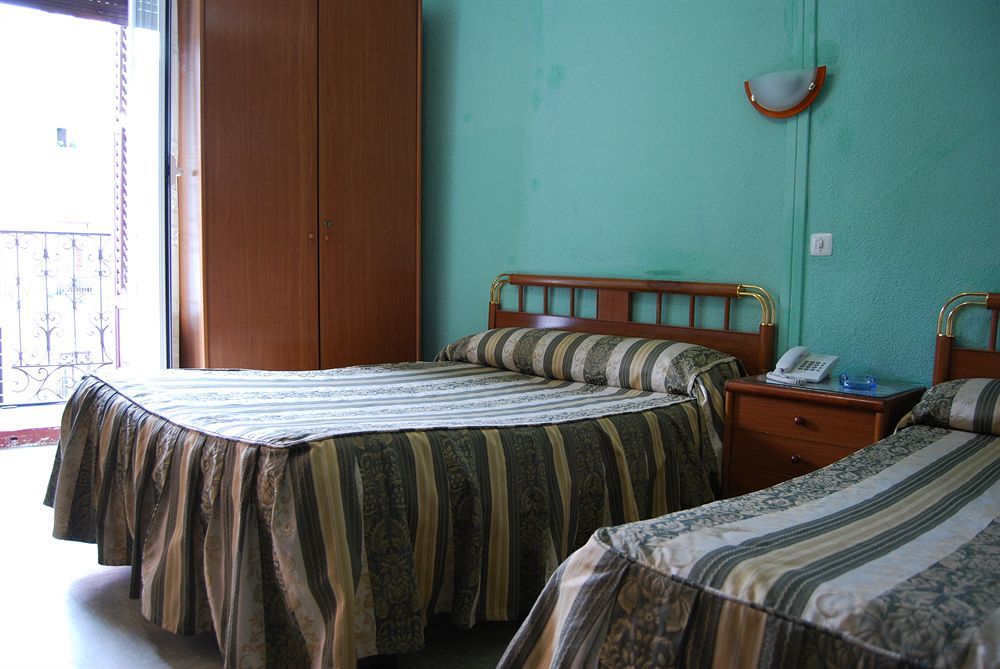 Hostal La Perla Asturiana Madrid Exterior photo