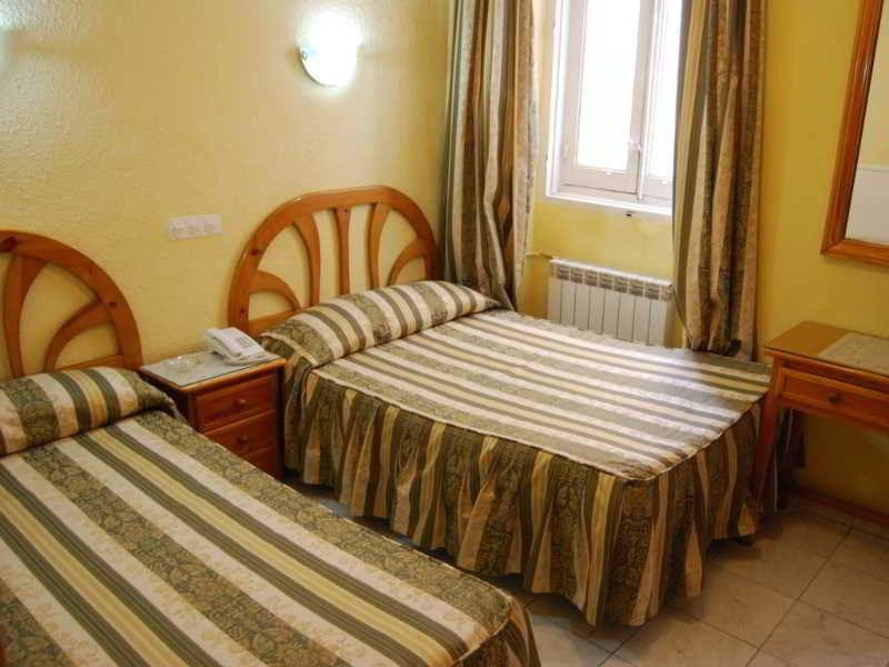 Hostal La Perla Asturiana Madrid Exterior photo