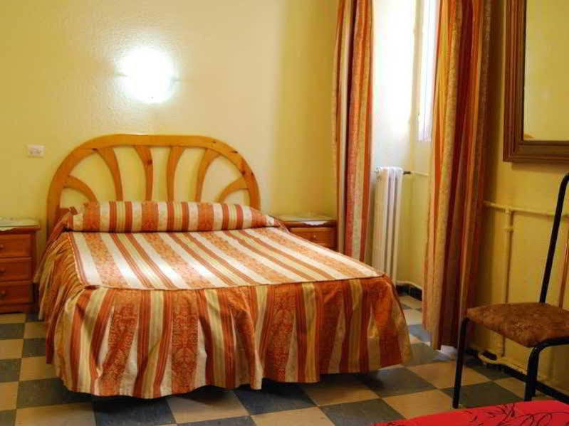 Hostal La Perla Asturiana Madrid Exterior photo