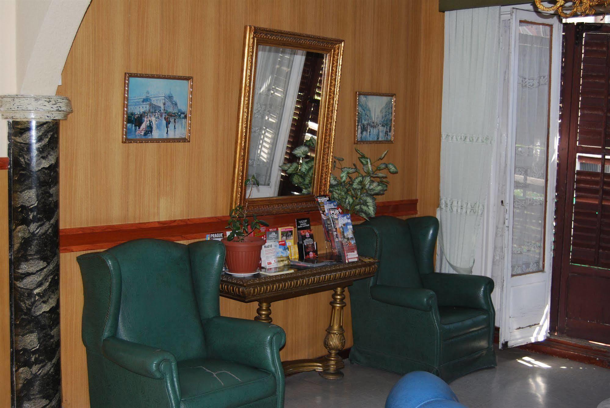 Hostal La Perla Asturiana Madrid Exterior photo