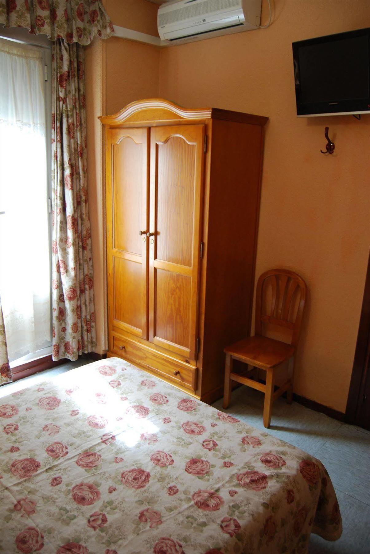 Hostal La Perla Asturiana Madrid Exterior photo