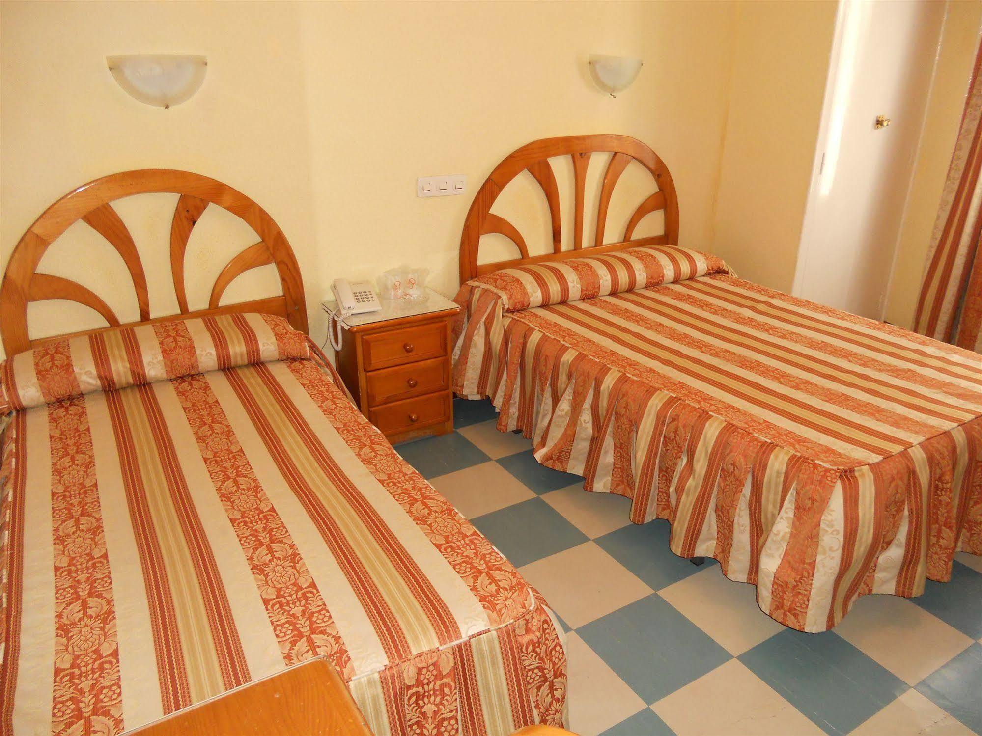 Hostal La Perla Asturiana Madrid Exterior photo