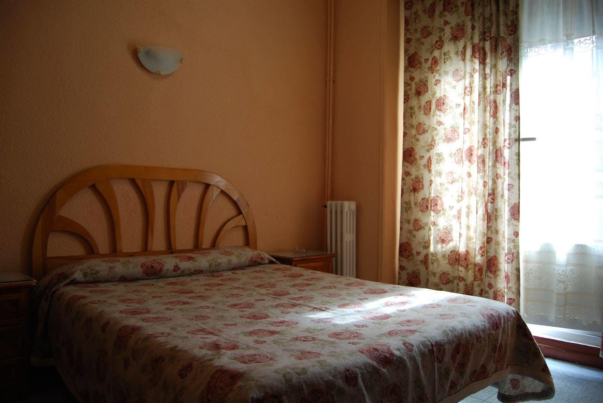 Hostal La Perla Asturiana Madrid Exterior photo